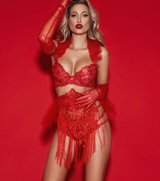 Spodní prádlo SEXY SCARLET smyslného červeného odstínu- kompletní set